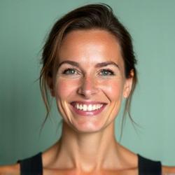 Portret uśmiechniętej Anny, 42 lata, Kraków Podgórze